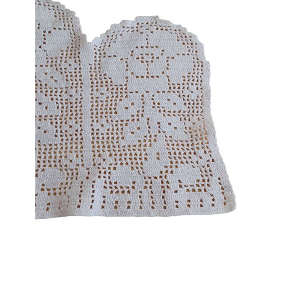 Vintage Grandma's Hand Crochet Tiered Roses18.5" x 12" Handmade White Table Top - Picture 2 of 8